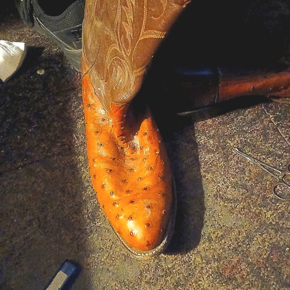 Brown Textured Cowboy Boots with Western Charm